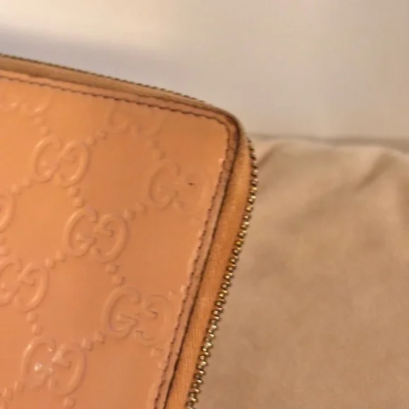 GUCCI GG Embossed Tan Leather Zippy Wallet EUC - Picture 7 of 12